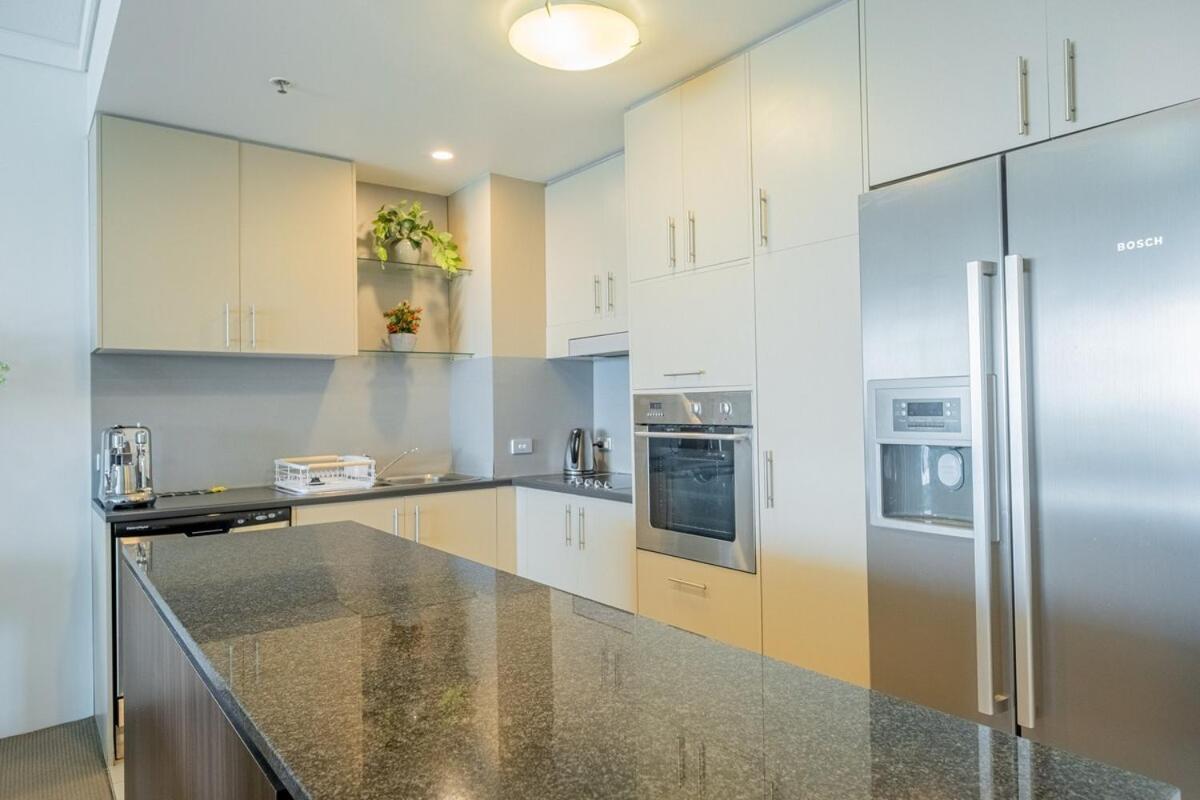 Waterfront 2br Retreat Pool Sauna Apartment *