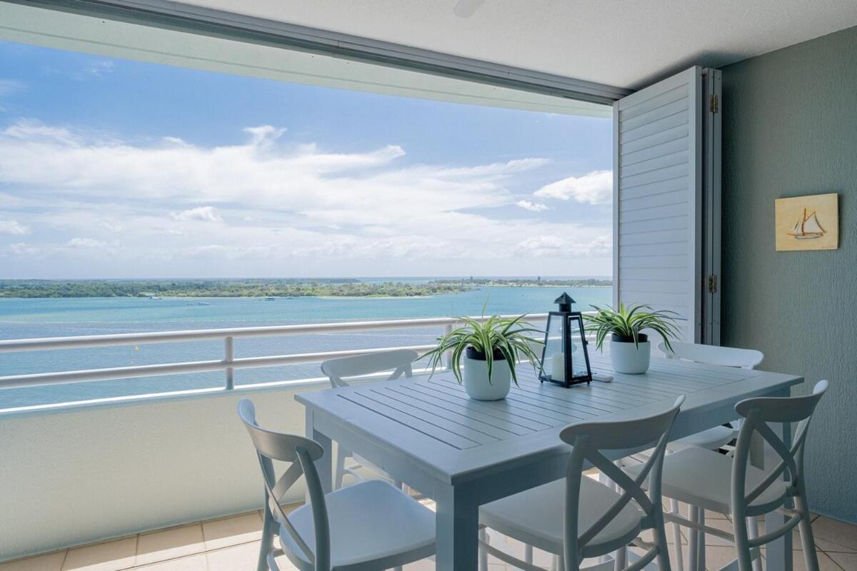 Waterfront 2br Retreat Pool Sauna Apartment