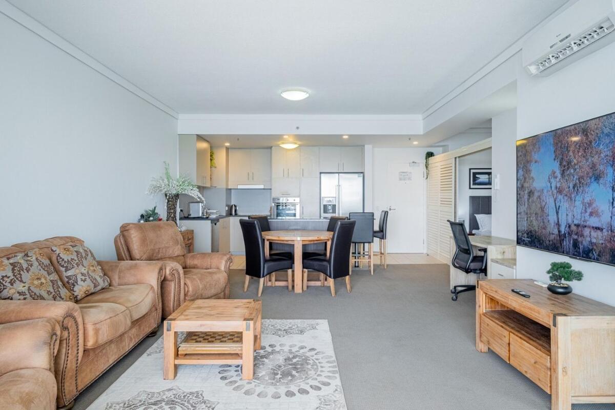 Apartment Waterfront 2br Retreat Pool Sauna Gold Coast