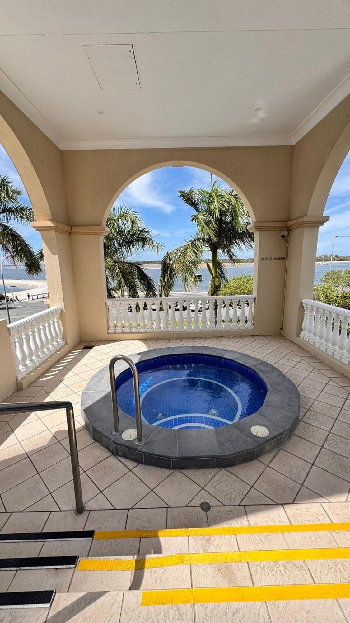Waterfront 2br Retreat Pool Sauna Apartment